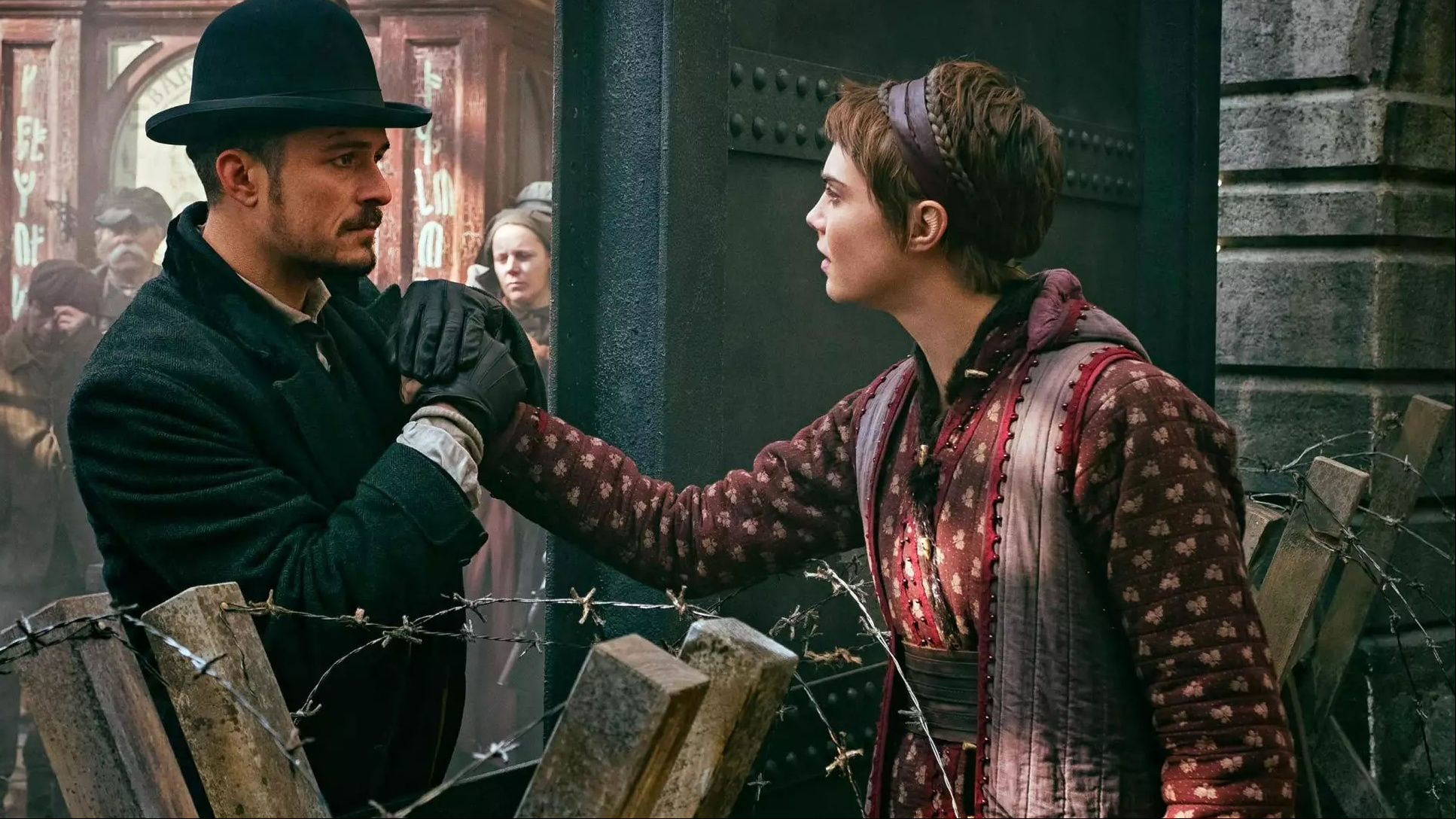 кадр из сериала «Карнивал Роу»